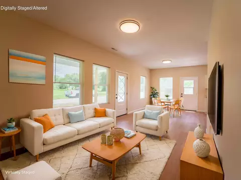 Living - 213 N Elder St, Buffalo, MO 65622 photo 2 of 3