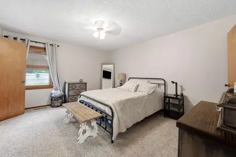 Bedroom - 3187 W Berkeley St, Springfield, MO 65807 photo 2 of 2