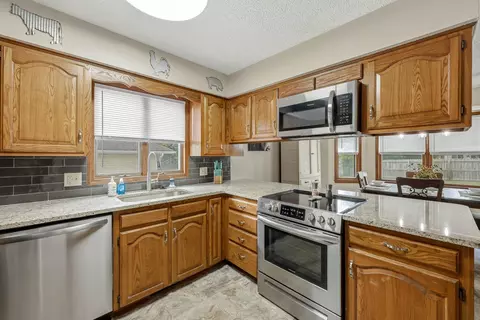 Kitchen - 3187 W Berkeley St, Springfield, MO 65807 photo 2 of 3
