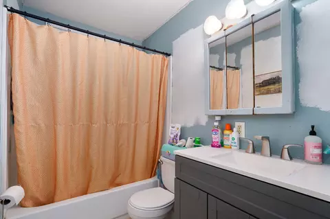 Bath - 502 S Nolting Ave, Springfield, MO 65802 photo 1 of 1