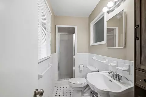 Bath - 616 W Sylvania St, Springfield, MO 65807 photo 2 of 2
