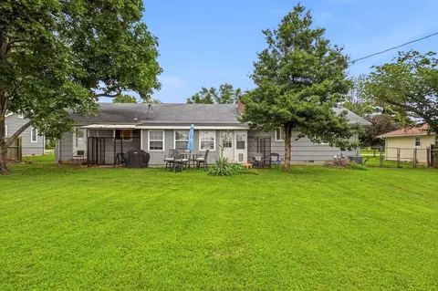 Exterior - 616 W Sylvania St, Springfield, MO 65807 photo 2 of 3