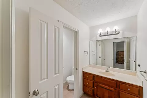 Bath - 4478 E Golden Oak Ln, Springfield, MO 65803 photo 6 of 6
