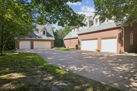 Exterior - 4478 E Golden Oak Ln, Springfield, MO 65803 photo 5 of 10