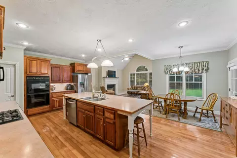 Kitchen - 4478 E Golden Oak Ln, Springfield, MO 65803 photo 2 of 3