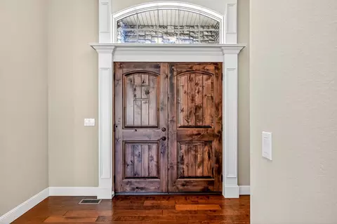 Entry Way - 3905 E Windsmore Dr, Springfield, MO 65802 photo 2 of 3