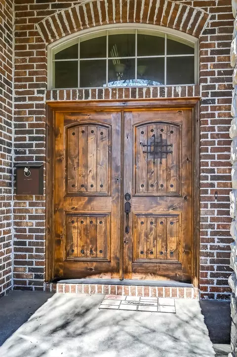 Entry Way - 3905 E Windsmore Dr, Springfield, MO 65802 photo 1 of 3