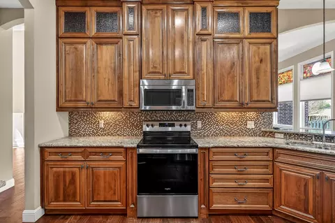 Kitchen - 3905 E Windsmore Dr, Springfield, MO 65802 photo 6 of 7