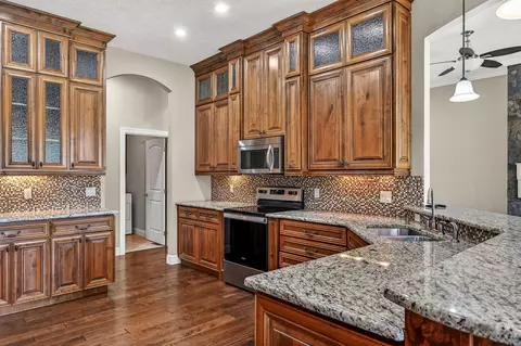 Kitchen - 3905 E Windsmore Dr, Springfield, MO 65802 photo 3 of 7