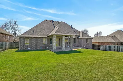 Exterior - 3905 E Windsmore Dr, Springfield, MO 65802 photo 4 of 10