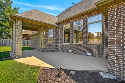 Exterior - 3905 E Windsmore Dr, Springfield, MO 65802 photo 6 of 10
