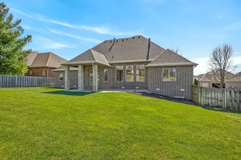 Exterior - 3905 E Windsmore Dr, Springfield, MO 65802 photo 3 of 10