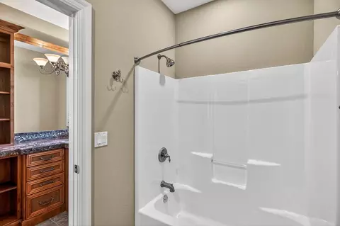 Bath - 3905 E Windsmore Dr, Springfield, MO 65802 photo 9 of 9