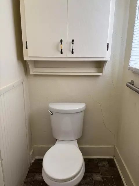 Bath - 507 3rd St, Monett, MO 65708 photo 3 of 3
