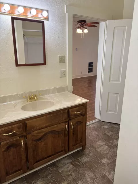 Bath - 507 3rd St, Monett, MO 65708 photo 2 of 3