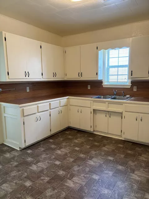 Kitchen - 507 3rd St, Monett, MO 65708 photo 1 of 2