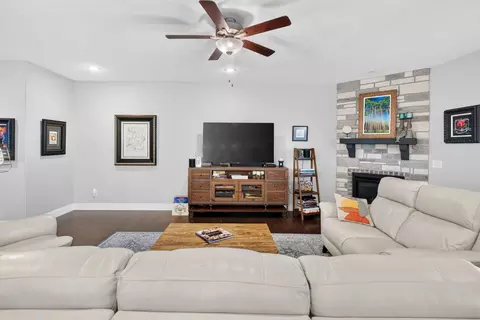Living - 6066 S Crescent Rd, Brookline, MO 65619 photo 2 of 2