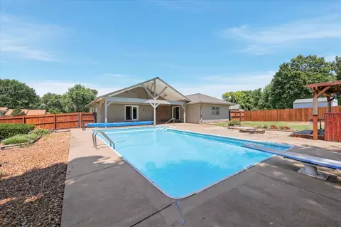 Exterior - 5628 S Mccann Ave, Springfield, MO 65804 photo 4 of 12