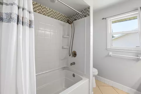 Bath - 5628 S Mccann Ave, Springfield, MO 65804 photo 1 of 7