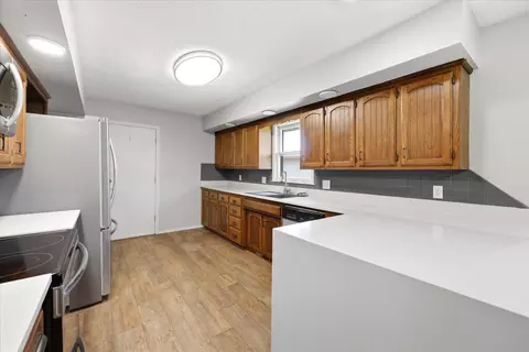 Kitchen - 5628 S Mccann Ave, Springfield, MO 65804 photo 2 of 5