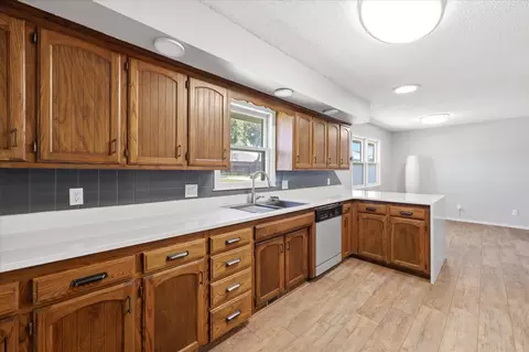Kitchen - 5628 S Mccann Ave, Springfield, MO 65804 photo 3 of 5