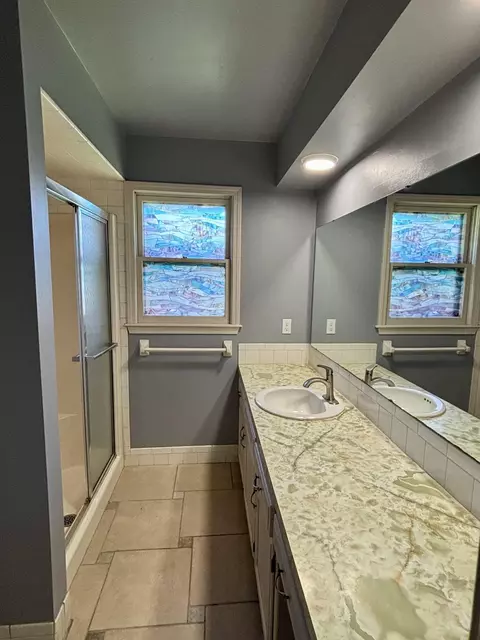 Bath - 5628 S Mccann Ave, Springfield, MO 65804 photo 6 of 7