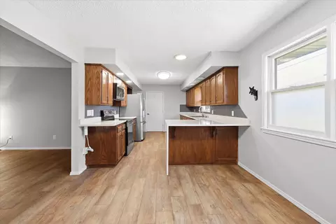 Kitchen - 5628 S Mccann Ave, Springfield, MO 65804 photo 4 of 5