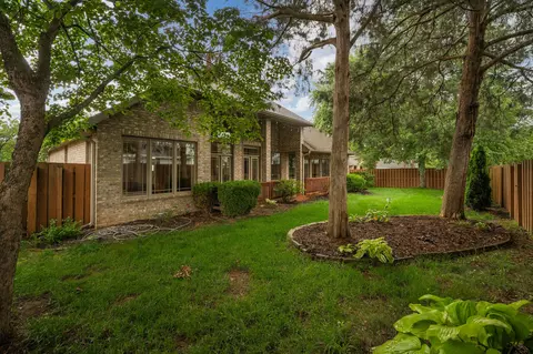 Exterior - 3002 W Cantebury St, Springfield, MO 65810 photo 6 of 8