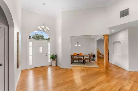 Entry Way - 3002 W Cantebury St, Springfield, MO 65810 photo 1 of 5