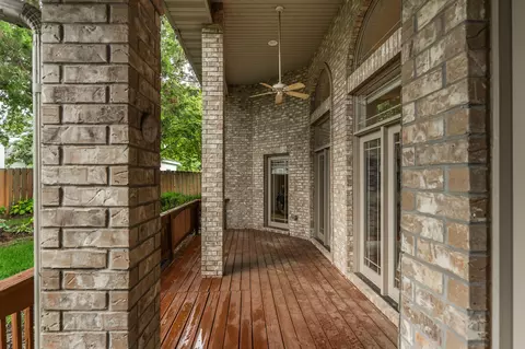 Exterior - 3002 W Cantebury St, Springfield, MO 65810 photo 5 of 8