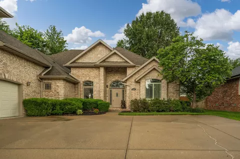 Exterior - 3002 W Cantebury St, Springfield, MO 65810 photo 3 of 8