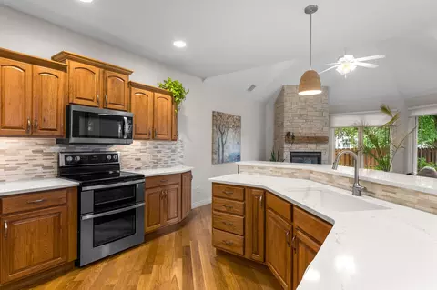 Kitchen - 3002 W Cantebury St, Springfield, MO 65810 photo 4 of 5