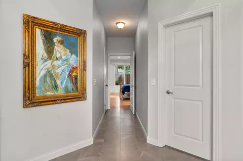 Entry Way - 3002 W Cantebury St, Springfield, MO 65810 photo 4 of 5