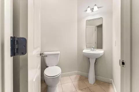 Bath - 3002 W Cantebury St, Springfield, MO 65810 photo 7 of 7