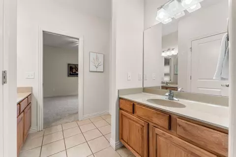 Bath - 3002 W Cantebury St, Springfield, MO 65810 photo 6 of 7