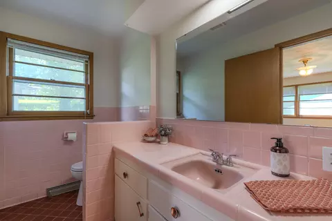Bath - 2349 S Catalina Ave, Springfield, MO 65804 photo 3 of 3