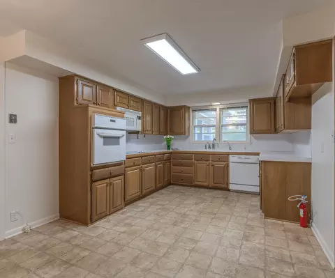 Kitchen - 2349 S Catalina Ave, Springfield, MO 65804 photo 1 of 2