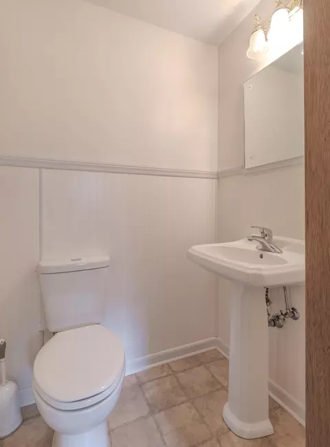 Bath - 2349 S Catalina Ave, Springfield, MO 65804 photo 1 of 3