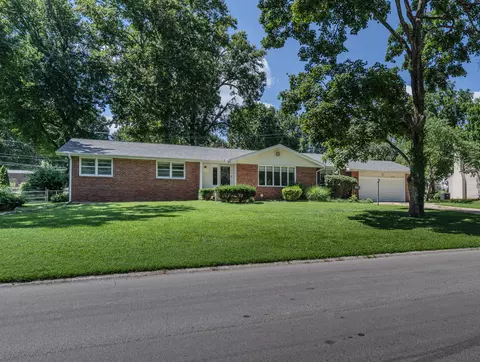 Exterior - 2349 S Catalina Ave, Springfield, MO 65804 photo 3 of 9