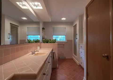Bath - 2349 S Catalina Ave, Springfield, MO 65804 photo 2 of 3