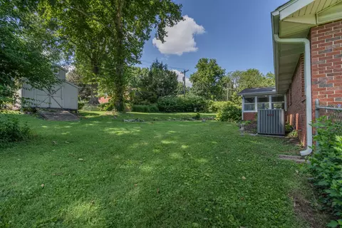 Exterior - 2349 S Catalina Ave, Springfield, MO 65804 photo 6 of 9