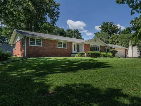 Exterior - 2349 S Catalina Ave, Springfield, MO 65804 photo 4 of 9