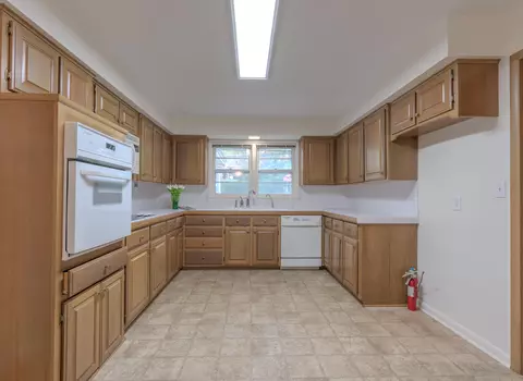 Kitchen - 2349 S Catalina Ave, Springfield, MO 65804 photo 2 of 2
