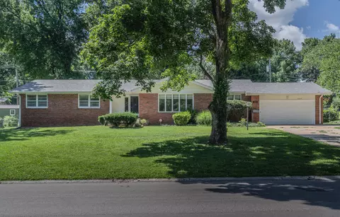 Exterior - 2349 S Catalina Ave, Springfield, MO 65804 photo 2 of 9