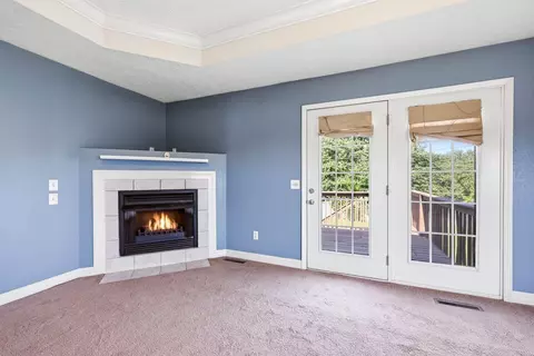 Living - 5561 S Pinehurst Ave, Springfield, MO 65810 photo 3 of 6