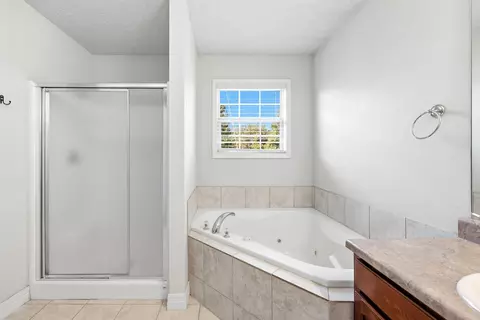 Bath - 5561 S Pinehurst Ave, Springfield, MO 65810 photo 3 of 5
