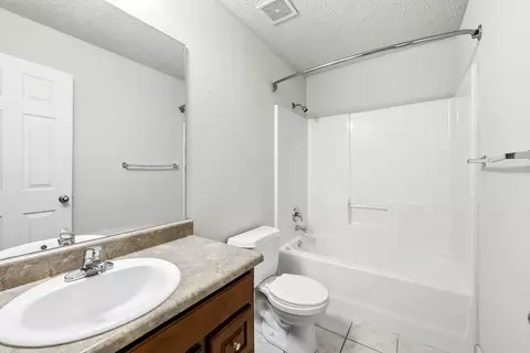 Bath - 5561 S Pinehurst Ave, Springfield, MO 65810 photo 1 of 5