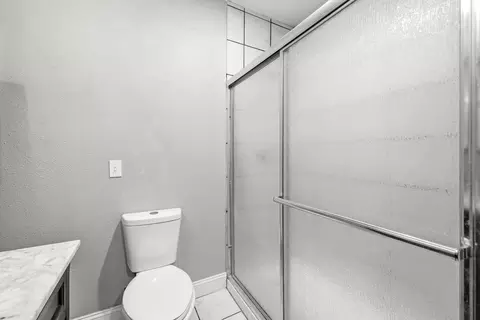 Bath - 5561 S Pinehurst Ave, Springfield, MO 65810 photo 5 of 5