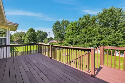 Exterior - 5561 S Pinehurst Ave, Springfield, MO 65810 photo 5 of 10