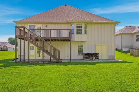 Exterior - 5561 S Pinehurst Ave, Springfield, MO 65810 photo 8 of 10